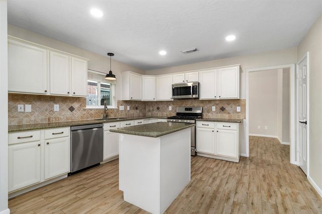 2918 Abbey Field Drive, Pearland, TX 77584