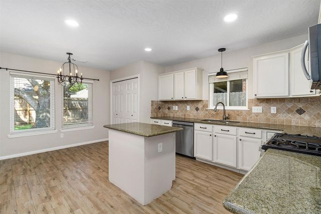 2918 Abbey Field Drive, Pearland, TX 77584