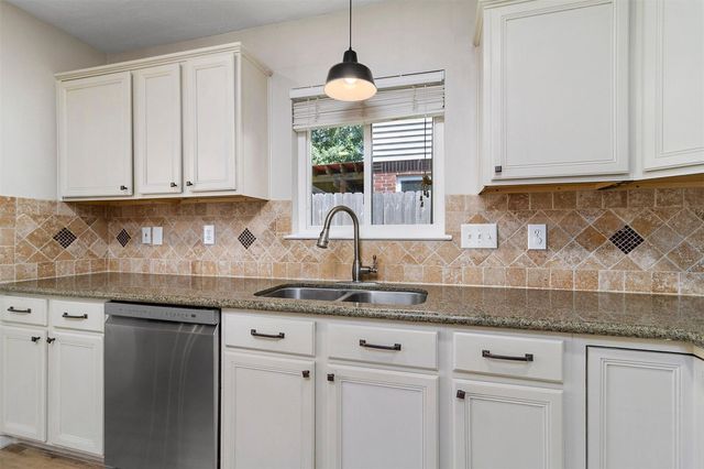 2918 Abbey Field Drive, Pearland, TX 77584