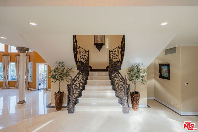 11131 Mountcastle Drive, Studio City, CA 91604