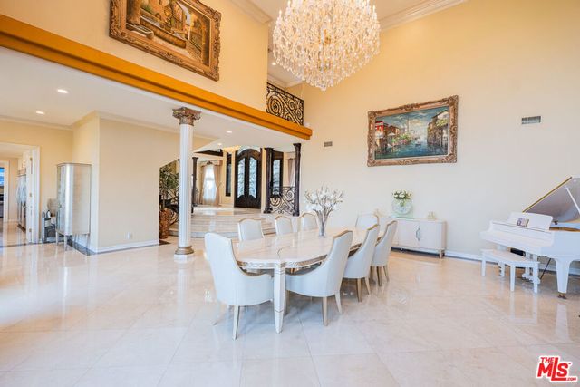 11131 Mountcastle Drive, Studio City, CA 91604