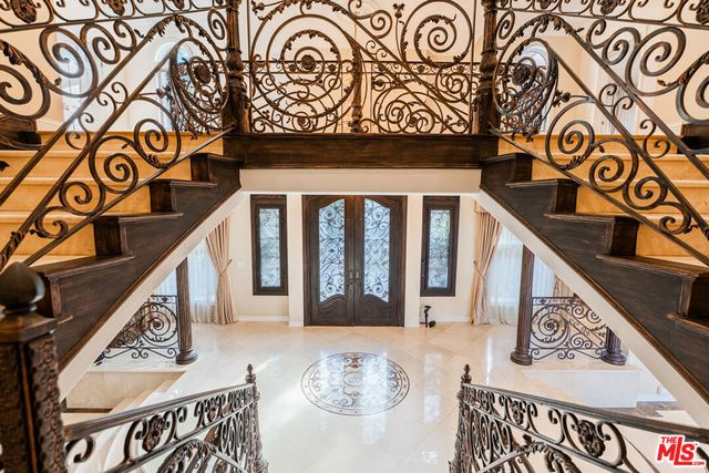 11131 Mountcastle Drive, Studio City, CA 91604