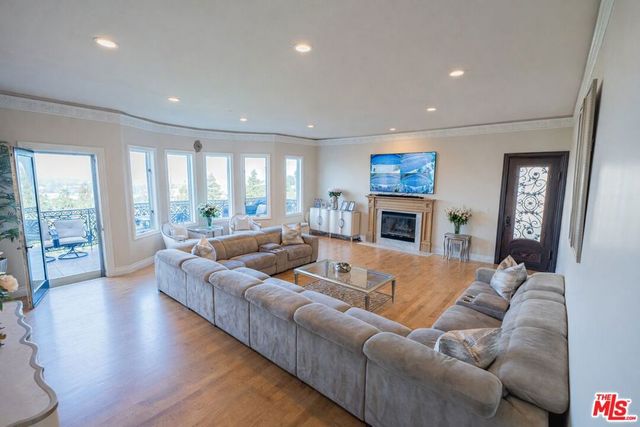 11131 Mountcastle Drive, Studio City, CA 91604