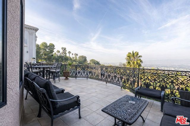 11131 Mountcastle Drive, Studio City, CA 91604