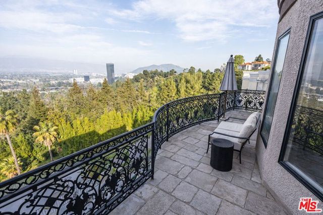 11131 Mountcastle Drive, Studio City, CA 91604