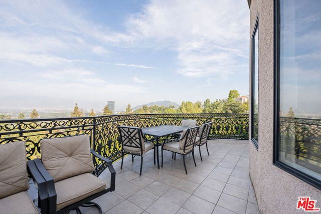 11131 Mountcastle Drive, Studio City, CA 91604