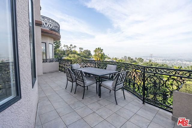 11131 Mountcastle Drive, Studio City, CA 91604