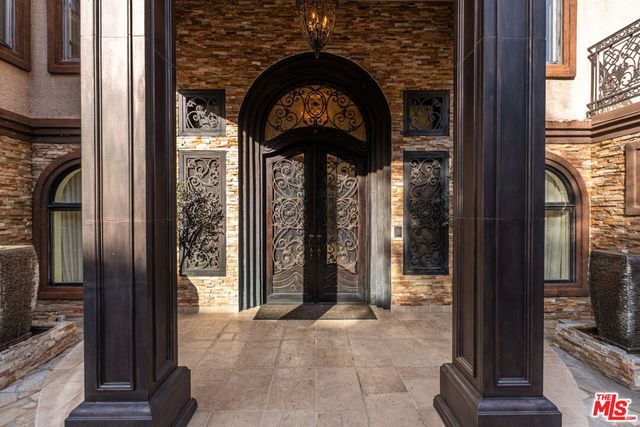 11131 Mountcastle Drive, Studio City, CA 91604