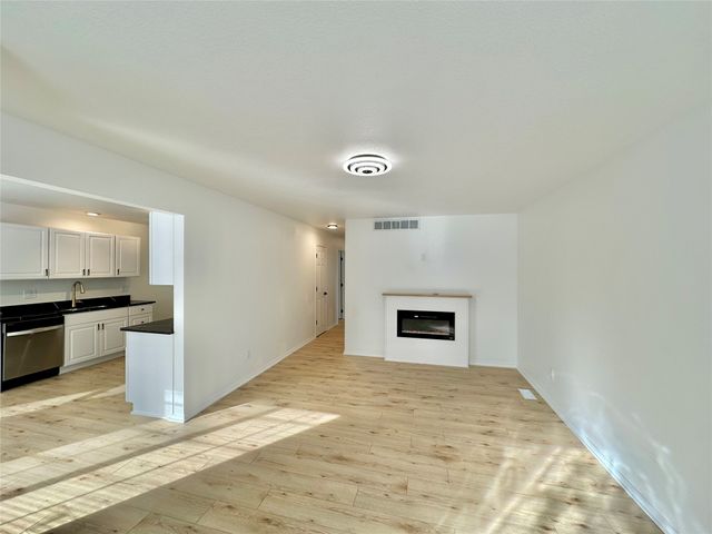 201 Hillside Avenue, Des Moines, IA 50315