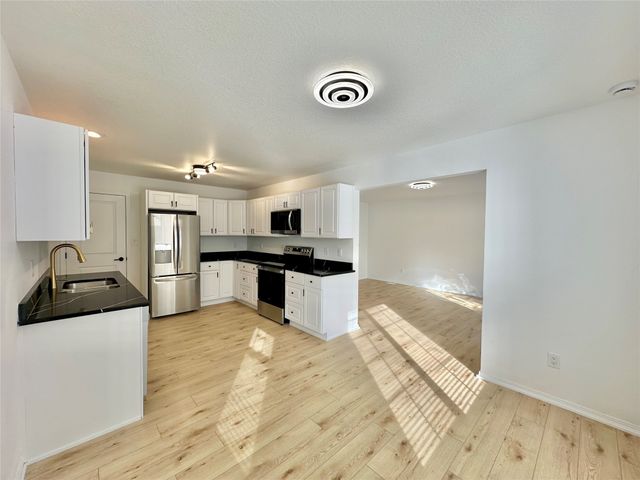 201 Hillside Avenue, Des Moines, IA 50315