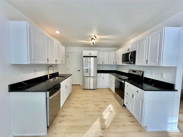 201 Hillside Avenue, Des Moines, IA 50315