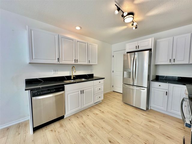 201 Hillside Avenue, Des Moines, IA 50315
