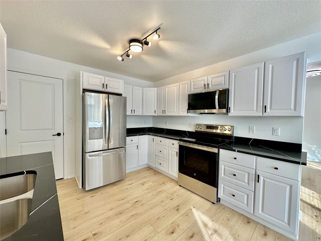 201 Hillside Avenue, Des Moines, IA 50315