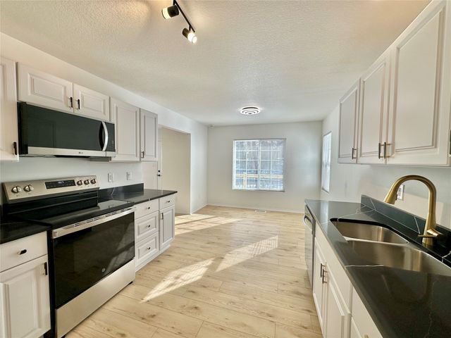 201 Hillside Avenue, Des Moines, IA 50315