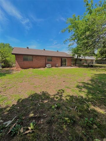 2124 Allenhurst Street, Norman, OK 73071
