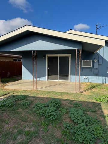 315 W Glendale Avenue, Lemoore, CA 93245