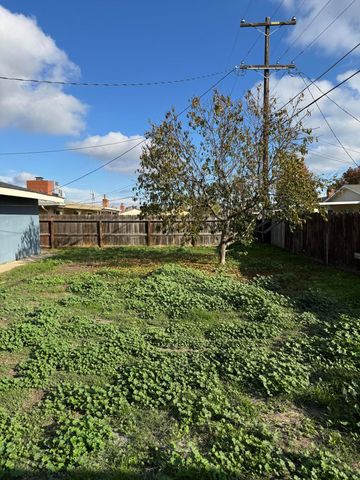 315 W Glendale Avenue, Lemoore, CA 93245