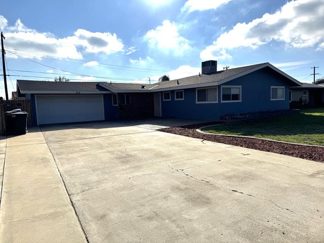 315 W Glendale Avenue, Lemoore, CA 93245