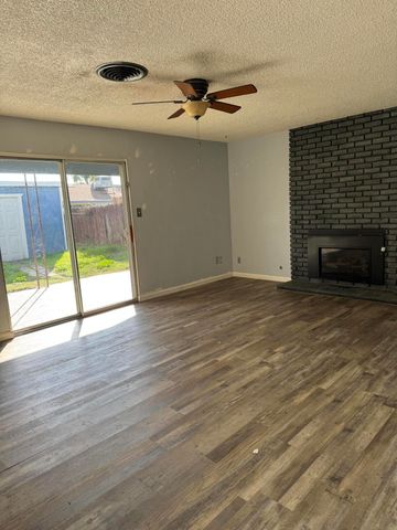 315 W Glendale Avenue, Lemoore, CA 93245