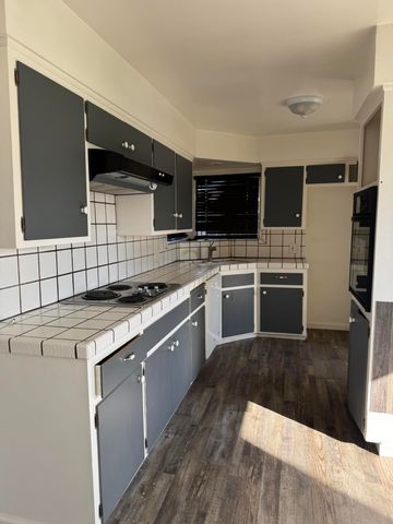 315 W Glendale Avenue, Lemoore, CA 93245