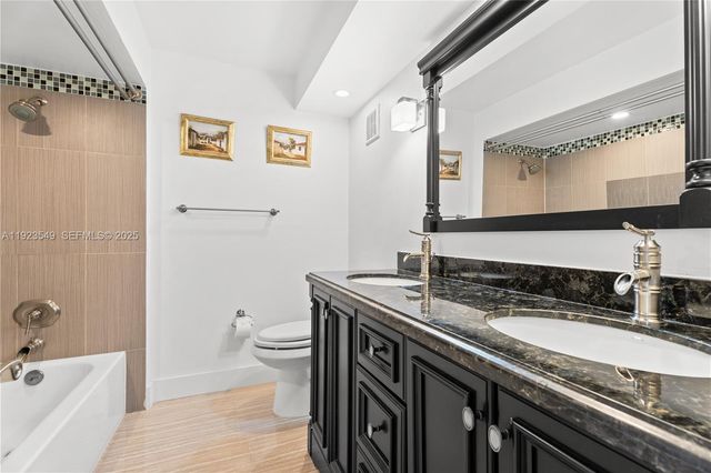 2528 N 38 Avenue D32, Hollywood, FL 33021