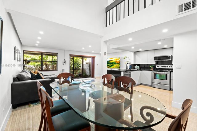 2528 N 38 Avenue D32, Hollywood, FL 33021