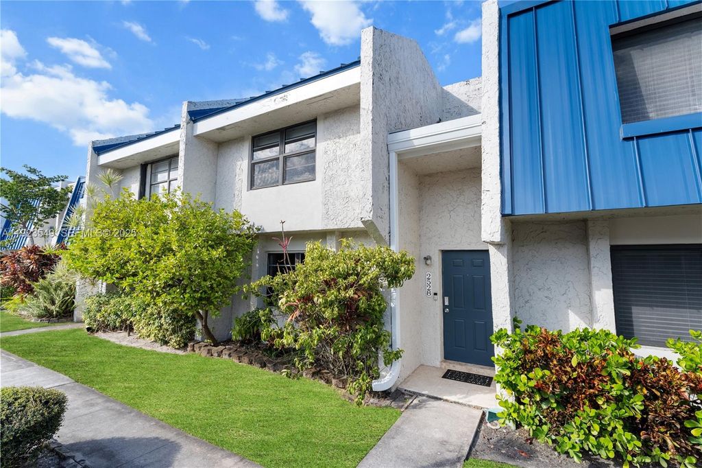2528 N 38 Avenue D32, Hollywood, FL 33021