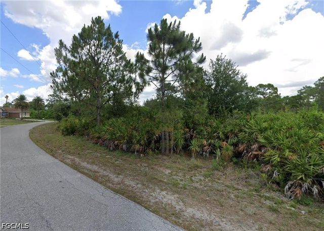905 Kanuga ST E, Lehigh Acres, FL 33974