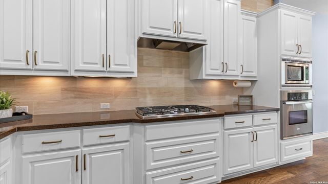 110 Western Oaks, New Braunfels, TX 78132
