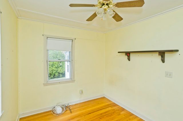 62 Memorial Dr, Holyoke, MA 01040
