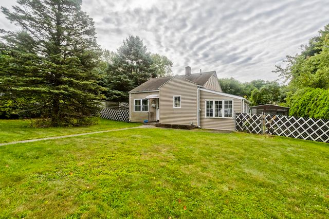 62 Memorial Dr, Holyoke, MA 01040