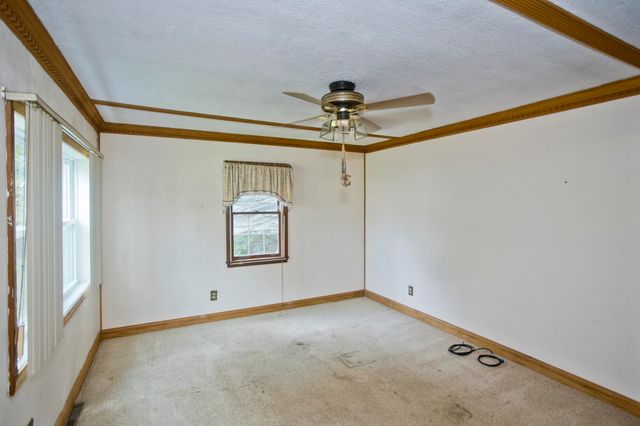 62 Memorial Dr, Holyoke, MA 01040