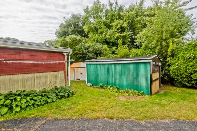 62 Memorial Dr, Holyoke, MA 01040