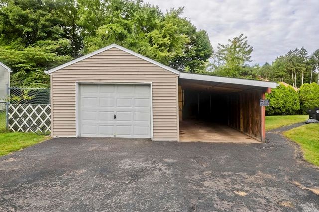 62 Memorial Dr, Holyoke, MA 01040