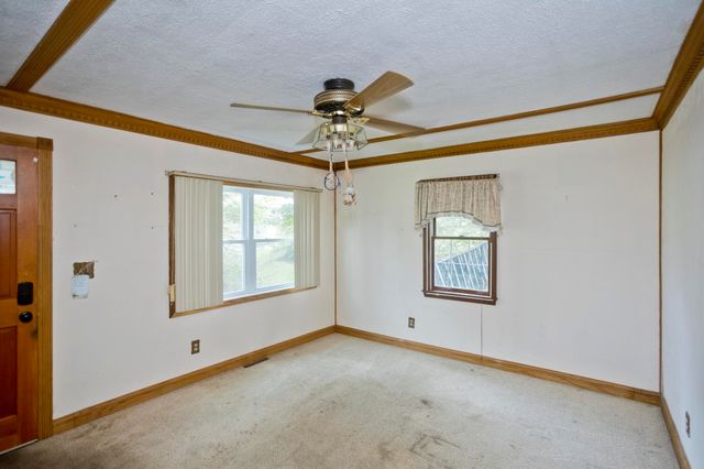 62 Memorial Dr, Holyoke, MA 01040