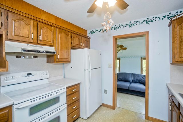 62 Memorial Dr, Holyoke, MA 01040
