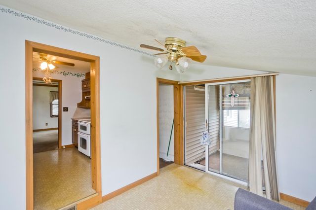 62 Memorial Dr, Holyoke, MA 01040