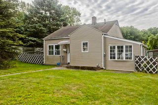 62 Memorial Dr, Holyoke, MA 01040