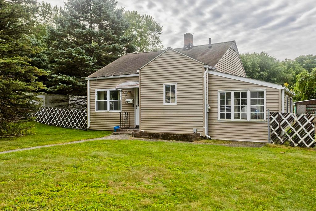 62 Memorial Dr, Holyoke, MA 01040
