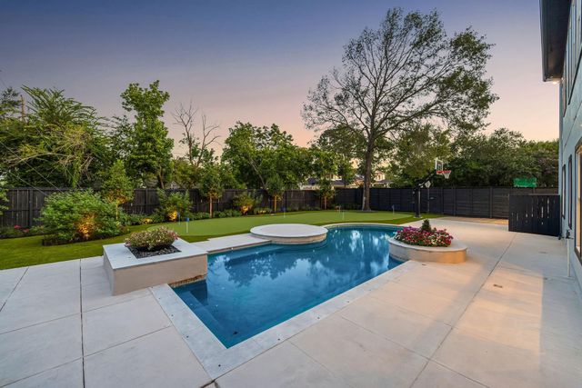 8745 Tollis Street, Houston, TX 77055