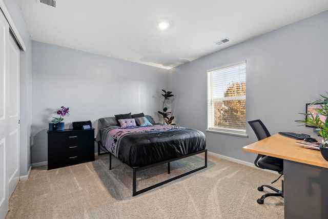 1064 Canary Avenue, Yorkville, IL 60560