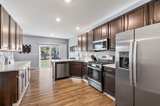 1064 Canary Avenue, Yorkville, IL 60560