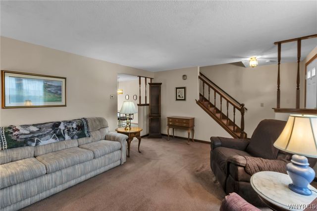 275 Wimbledon Court, West Seneca, NY 14224