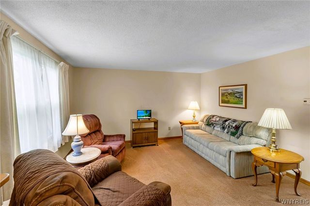 275 Wimbledon Court, West Seneca, NY 14224