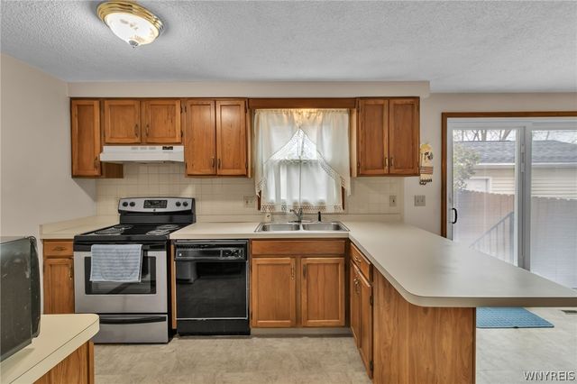 275 Wimbledon Court, West Seneca, NY 14224