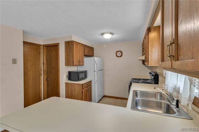 275 Wimbledon Court, West Seneca, NY 14224