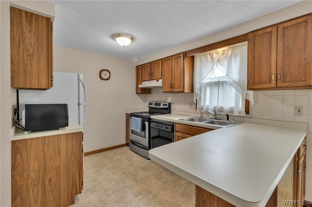 275 Wimbledon Court, West Seneca, NY 14224