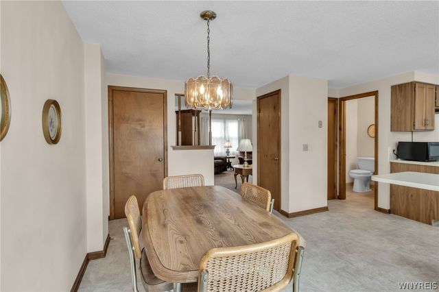 275 Wimbledon Court, West Seneca, NY 14224