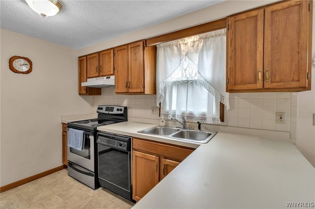 275 Wimbledon Court, West Seneca, NY 14224