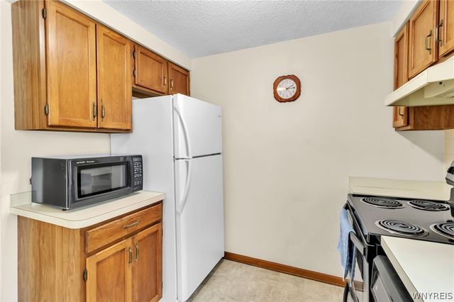 275 Wimbledon Court, West Seneca, NY 14224